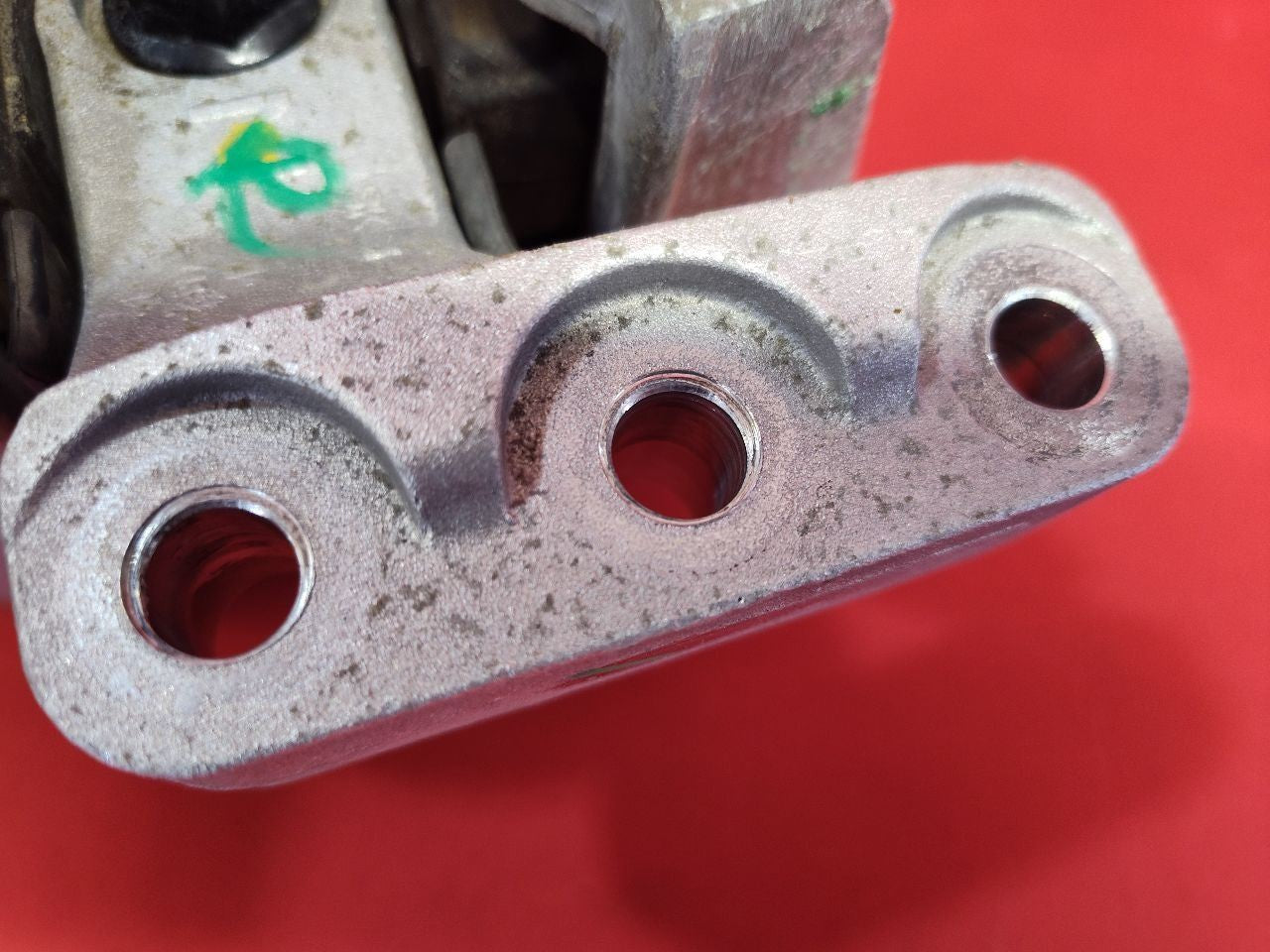2019-2025 Kia Forte / Soul 2.0L Auto Trans Engine Mount Side Bracket - 68k Miles