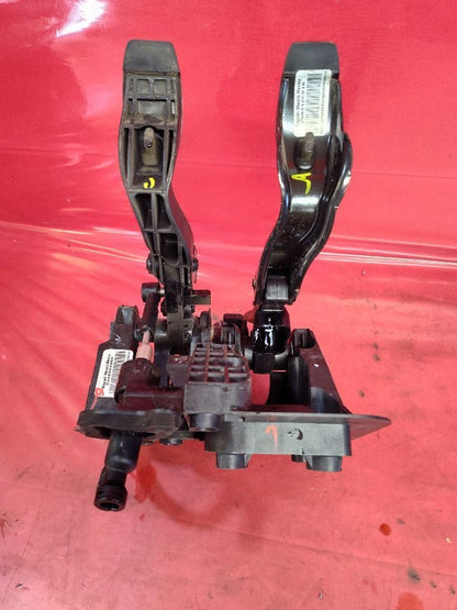 2012-2019 Fiat 500 5-Spd Manual Transmission Brake / Clutch Pedal 5171645AG