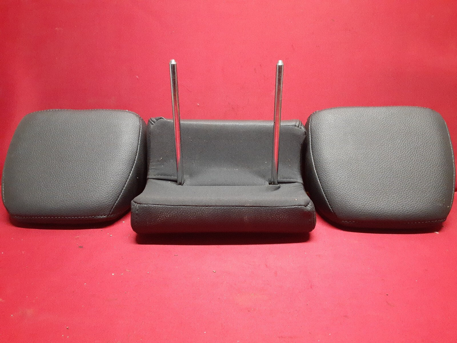 2011 - 2013 Kia Sorento REAR 2nd Row Headrest SET Black Leather 89700-1U120L-AA