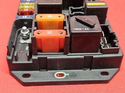 2006 Range Rover HSE / Supercharged 4.2L 4.4L V8 Engine Bay Fuse Box Block