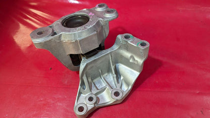 2022-2024 Mitsubishi Outlander LEFT DRIVER Engine Mount Bracket - 26k Miles