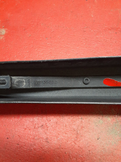 2009-2017 Chevrolet Traverse Rear Wiper Arm Assembly 20935081