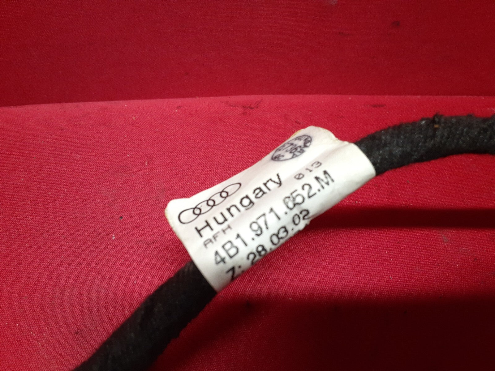 2002 - 2006 Audi Navigation System Player Unit 	4B0-919-887-EX   PIGTAIL WIRE