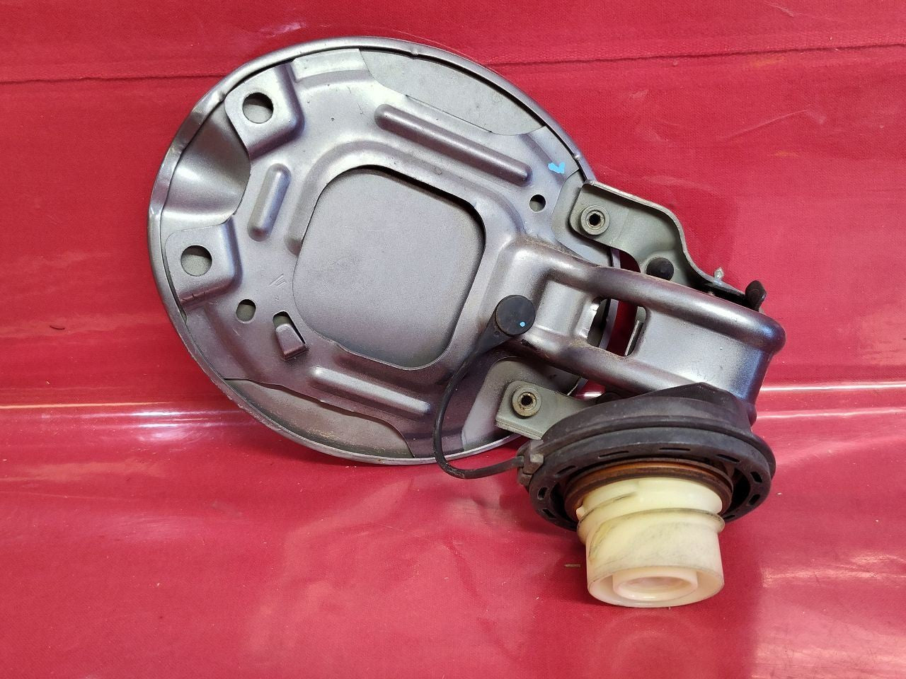 2008-2012 Ford Escape Mercury Mariner Fuel Filler door Lid w/ Cap Tungsten
