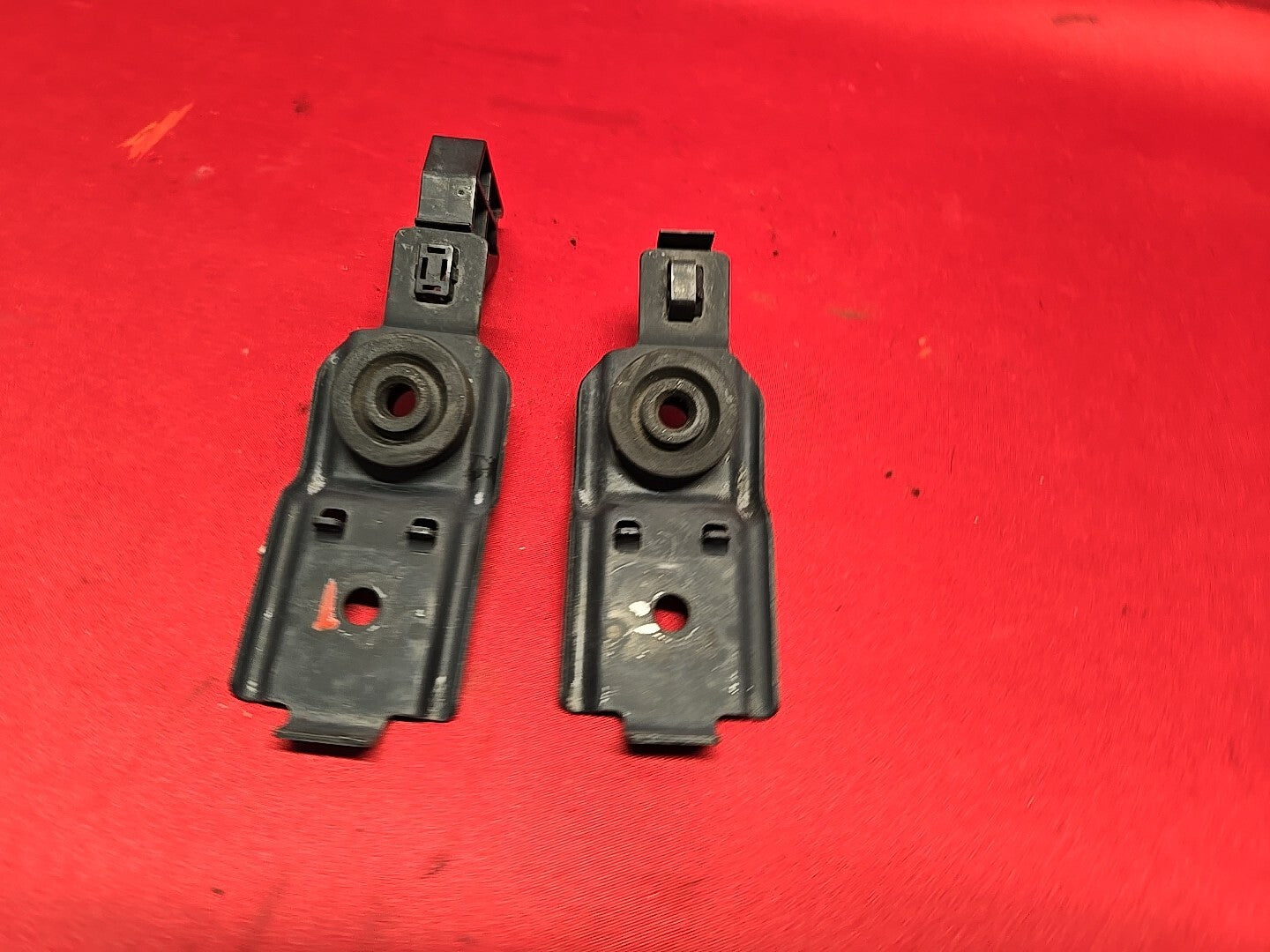 2005 2006 Saab 9-2x 2.5L UPPER Radiator Support Mount Brackets SET 32007322