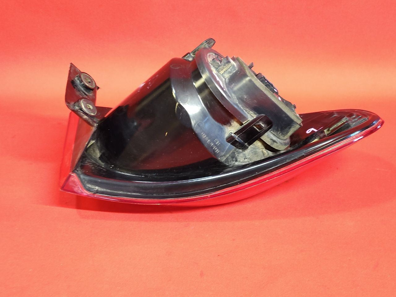 2009-2011 VW Tiguan RIGHT PASSENGER Outer Quarter Mounted Tail Light Lamp