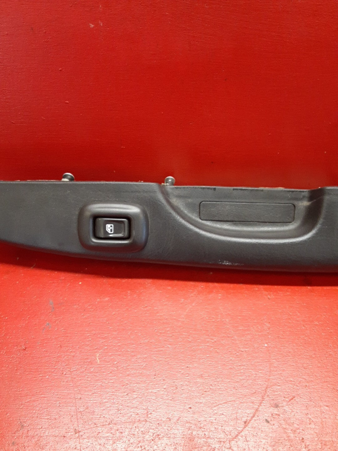 2005 2006 Chevrolet Trailblazer Right Rear Armrest W/ Window Switch 15109970