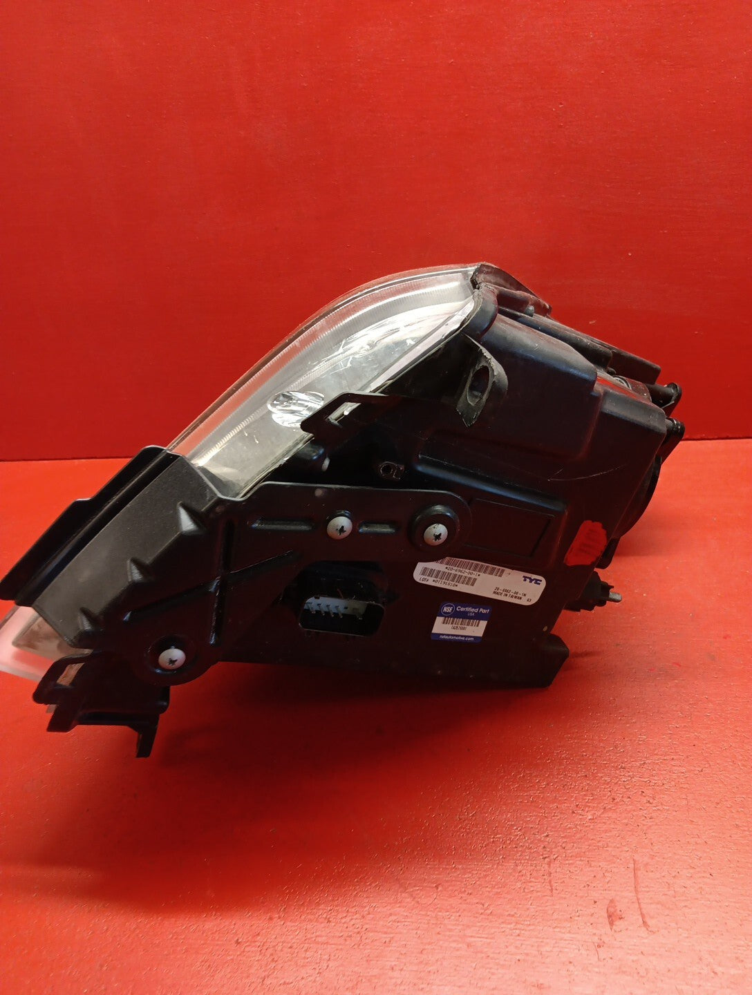 Right Passenger Headlight Halogen TYC Aftermarket for 2008-2014 Cadillac CTS