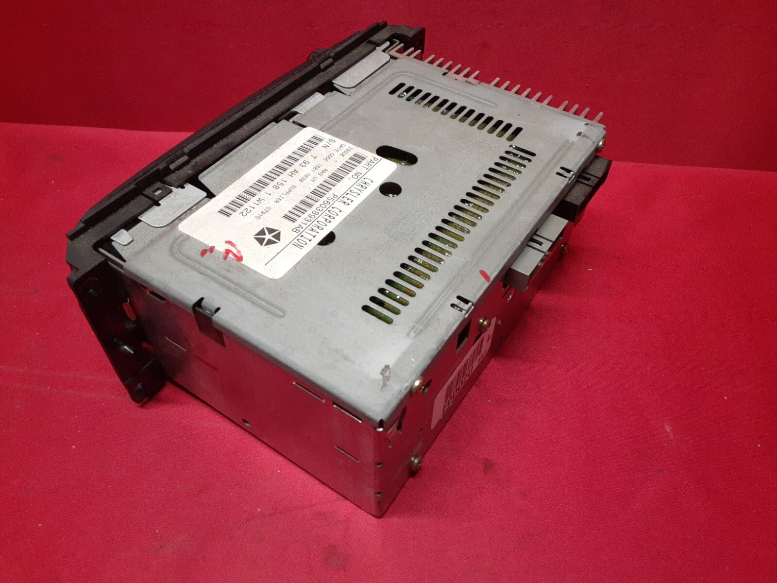 2001 2002 Dodge Chrysler Jeep Radio AM/FM Cassette Stereo 56038931AB