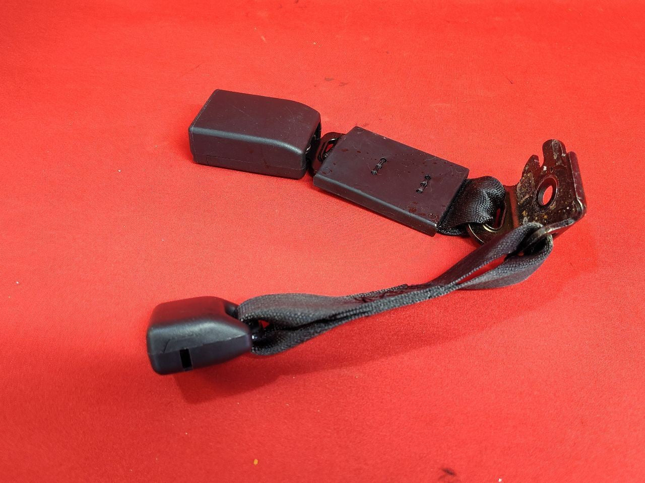 2018-2020 Chevy Equinox GMC Terrain Rear 2nd Row LEFT DRIVER Seat Belt Buckle