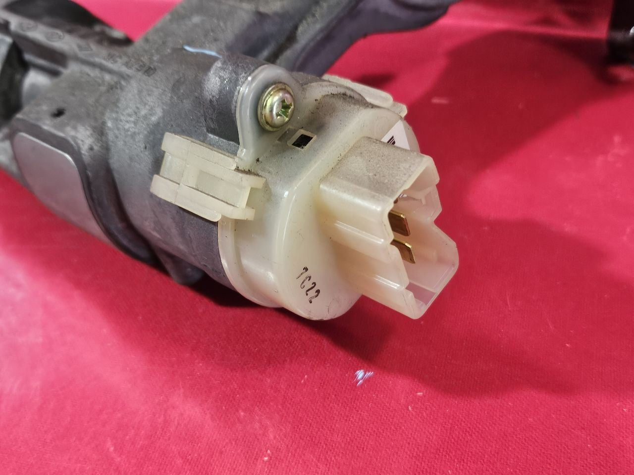 06-11 Hyundai Accent MANUAL TRANS Ignition Lock Cylinder Switch Housing w/ Key