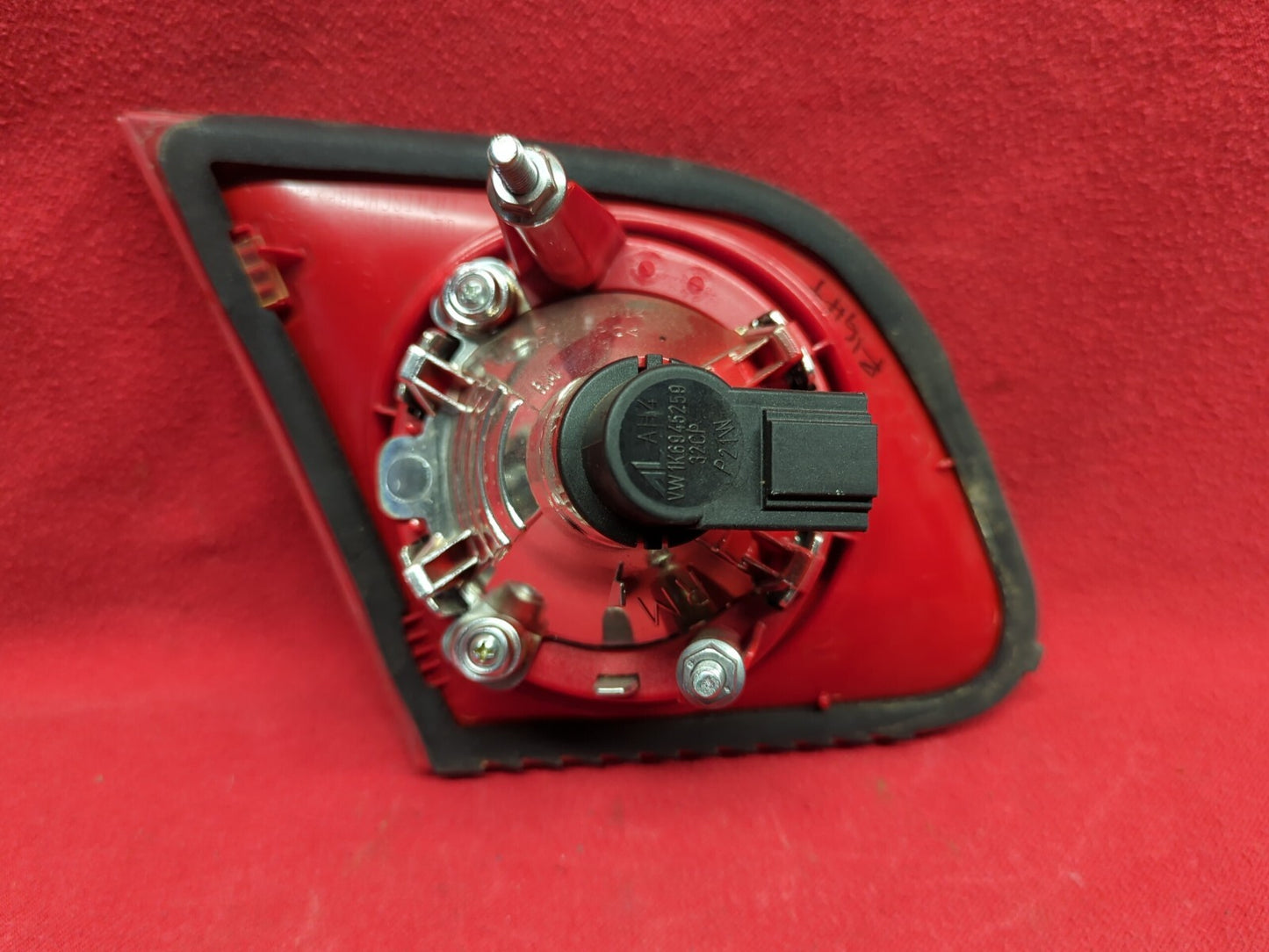 2006 2007 2008 2009 2010 Volkswagen VW Passat RIGHT INNER TRUNK Tail Light Lamp