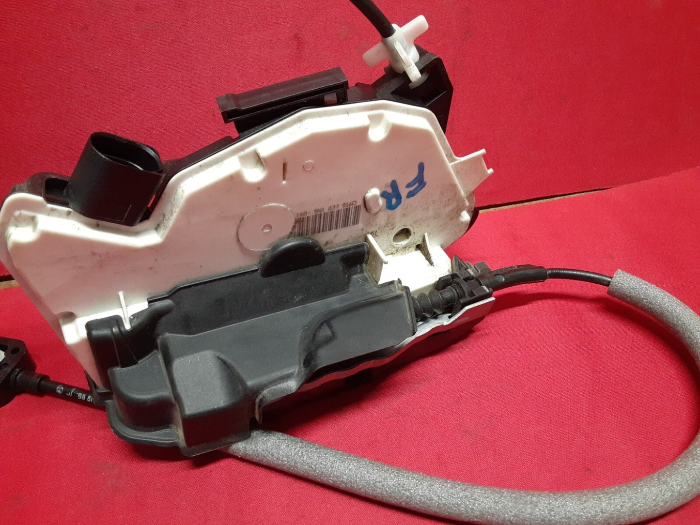 2009 - 2012 VW Tiguan / CC FRONT RIGHT PASSENGER Door Latch Lock Actuator