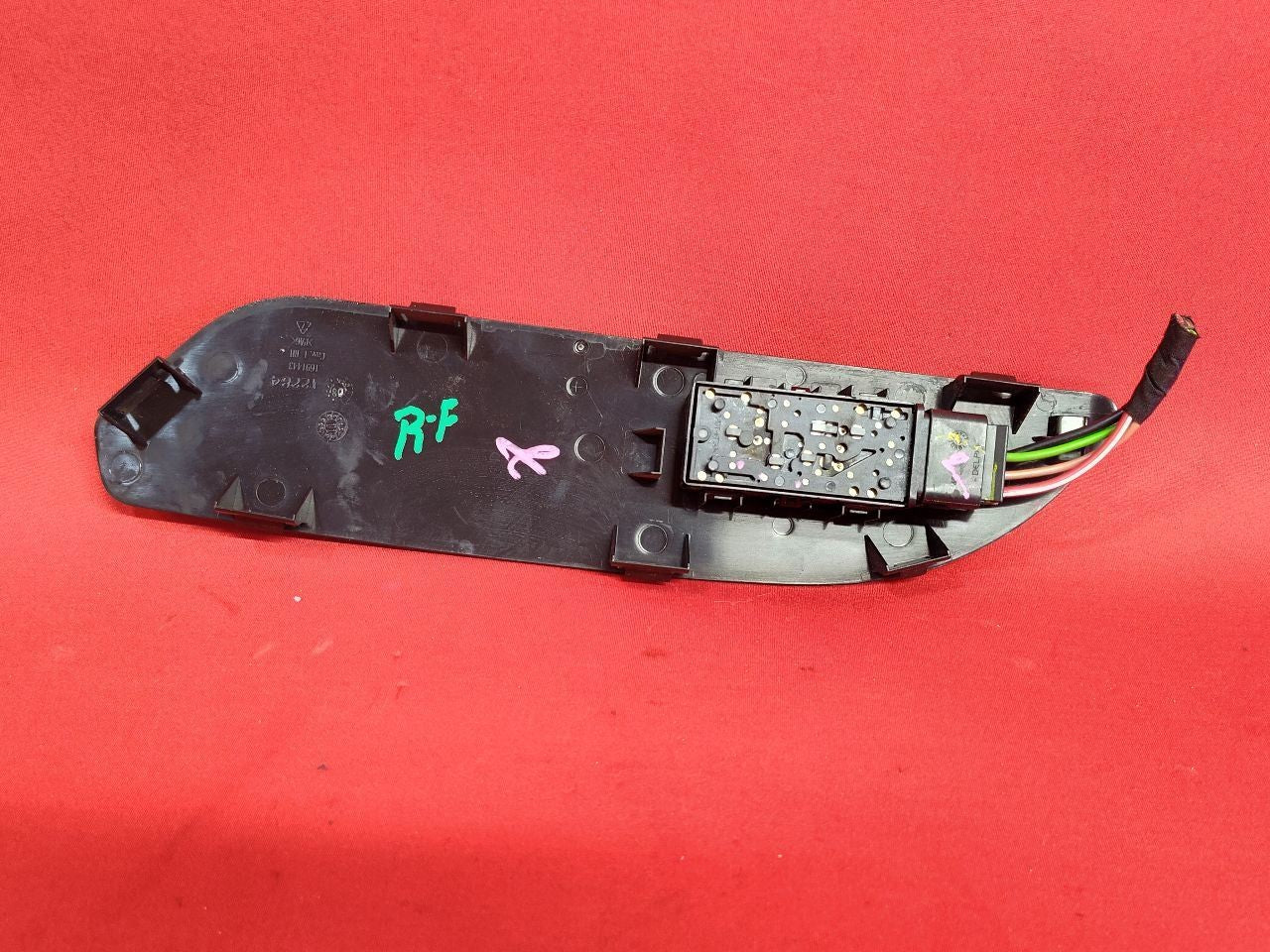 2009-2017 GMC Chevy Buick FRONT RIGHT PASSENGER Power Seat Switch w/ Bezel