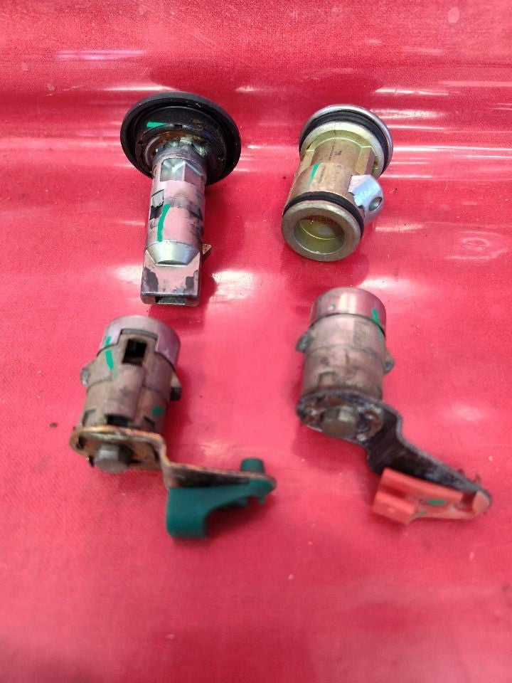 2003-2006 Suburban Tahoe Yukon Ignition Lock Cylinder Door Tumbler Key SET