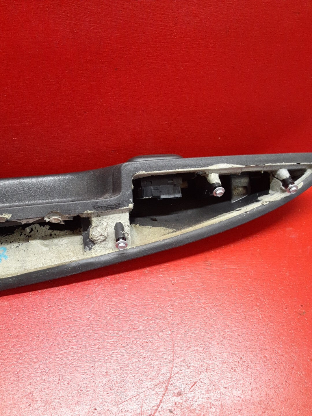2005 2006 Chevrolet Trailblazer Right Rear Armrest W/ Window Switch 15109970