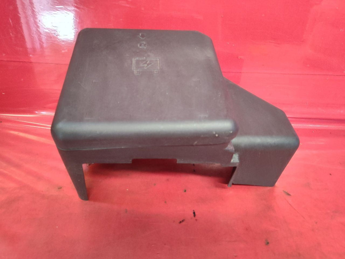 1999-2006 Chevy GMC Cadillac Hummer Engine Fuse Box Junction Block Cover