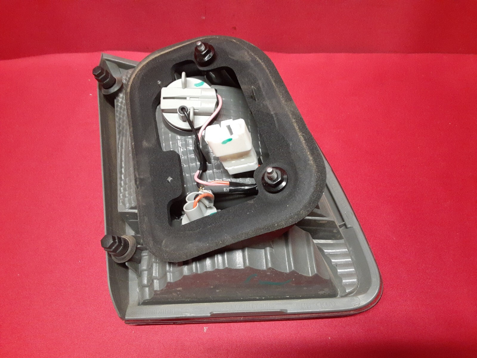 2011 - 2013 Kia Sorento RIGHT Tail Light Lamp on Trunk HALOGEN 92406-1U000