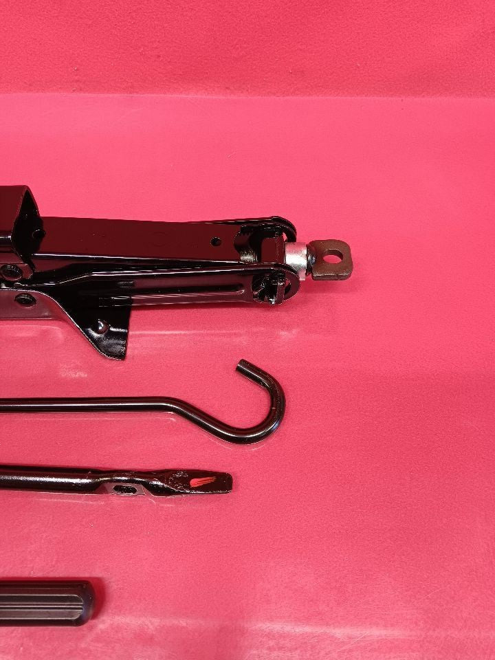 15-19 Subaru Legacy 17-23 Impreza Emergency Spare Tire Scissor Jack Tool Set