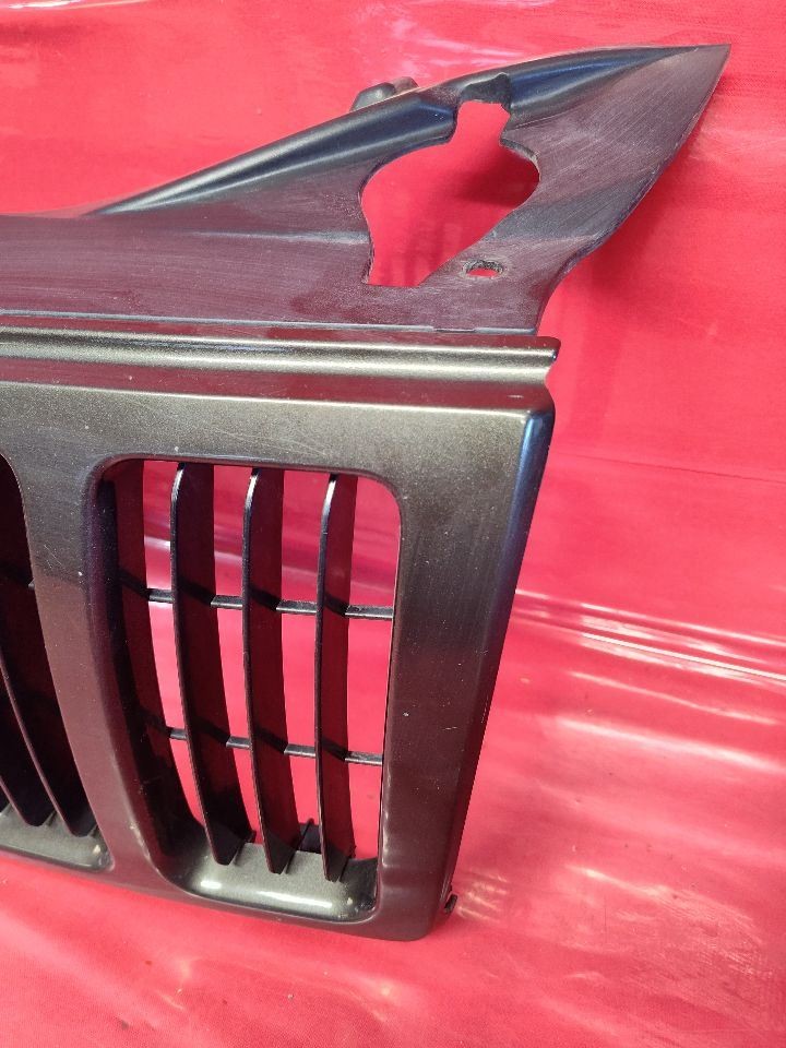 2005-2007 Jeep Grand Cherokee Laredo Radiator Grille Painted PJT Dark Khaki