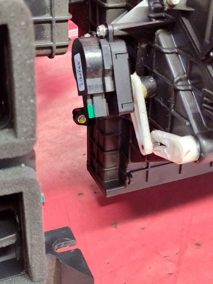 2015 Chevy Spark Electric EV HVAC Heater Box Blower Housing Unit 94524457 - 69k