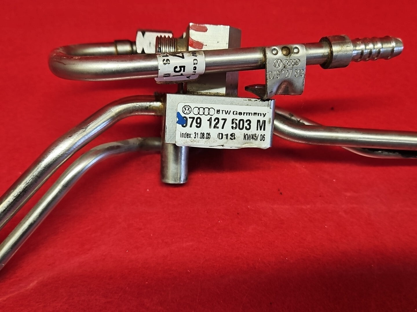 2007 - 2012 Audi 4.2L V8 Fuel Injector Rail Ramp SET w/ Lines & Distributor