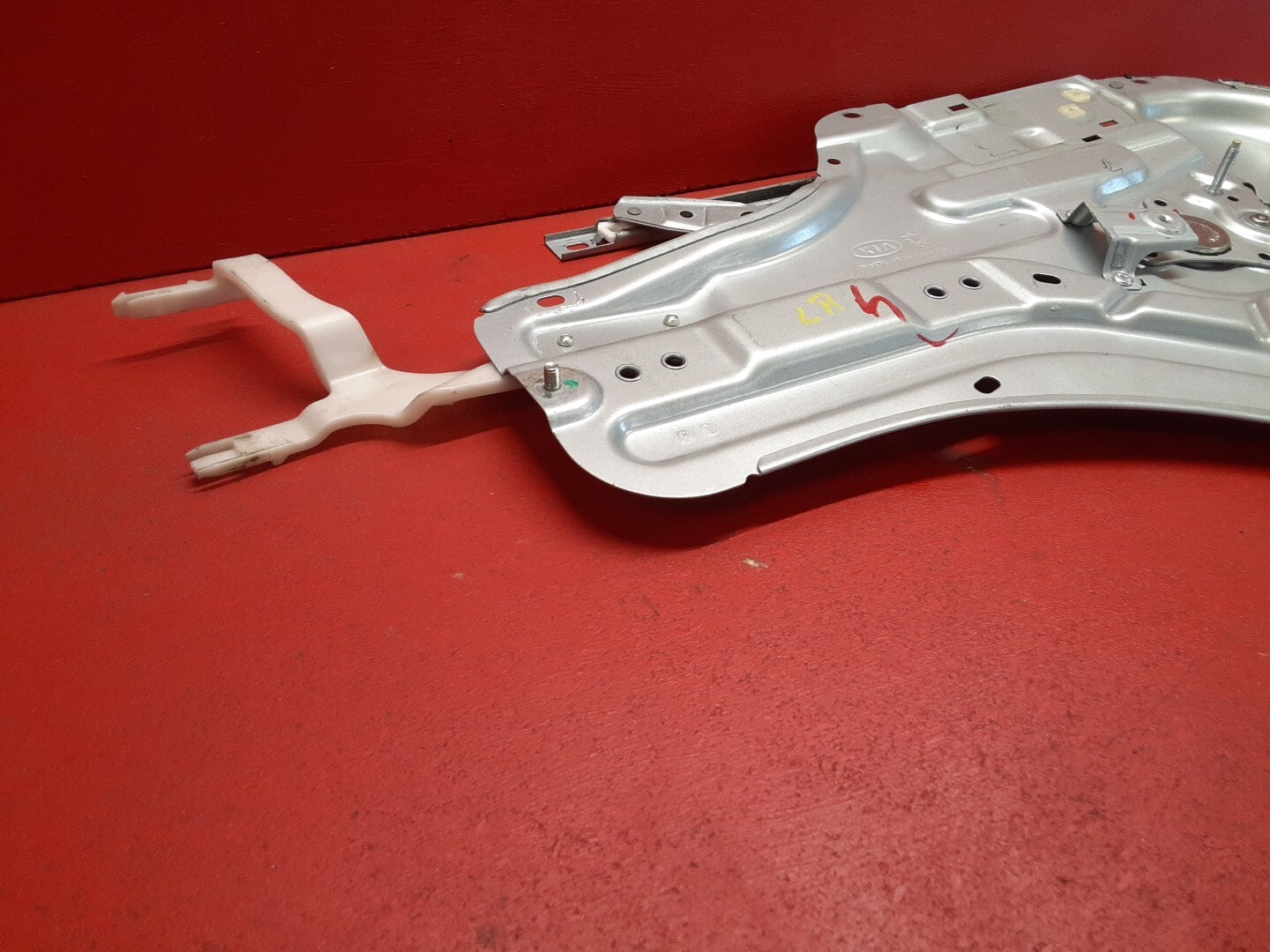 2010 2011 Kia Soul REAR LEFT DRIVER SIDE Window Regulator Assembly 834012K000