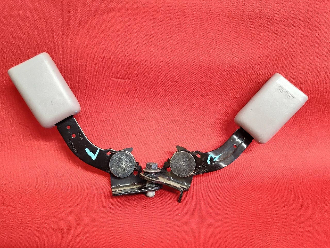 2017-2022 Honda CRV CR-V Rear 2nd Second Row Right / Center Seat Belt Buckles