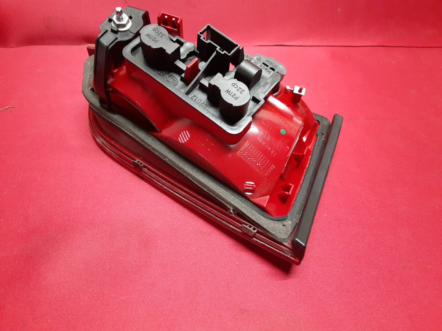 2009 - 2012 Audi A4 10-12 S4 RIGHT PASSENGER INNER Tail Light Lamp HALOGEN