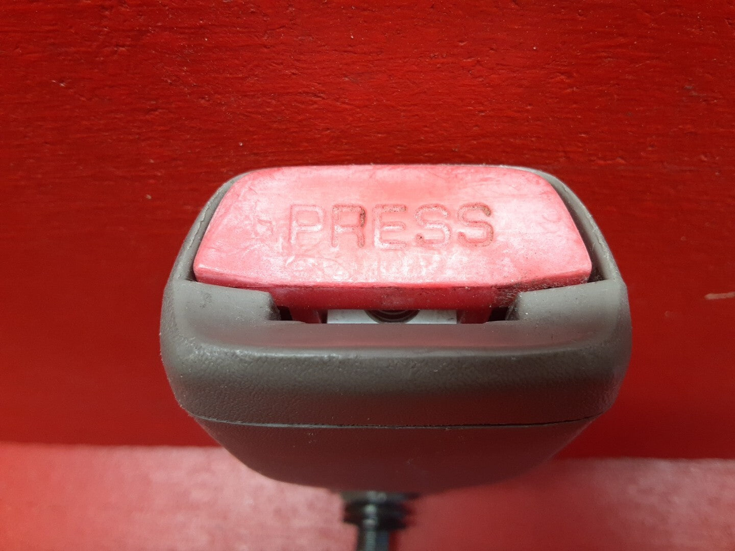 2000 - 2003 Nissan Sentra FRONT RIGHT PASSENGER SIDE Seat Belt Buckle End