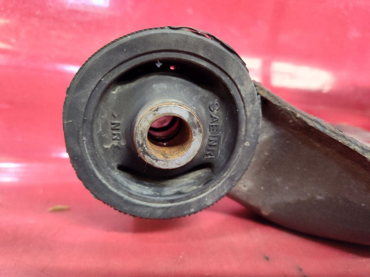 01-04 Subaru Outback Legacy 03-04 Baja H6 A/T Rear Differential Carrier Mount