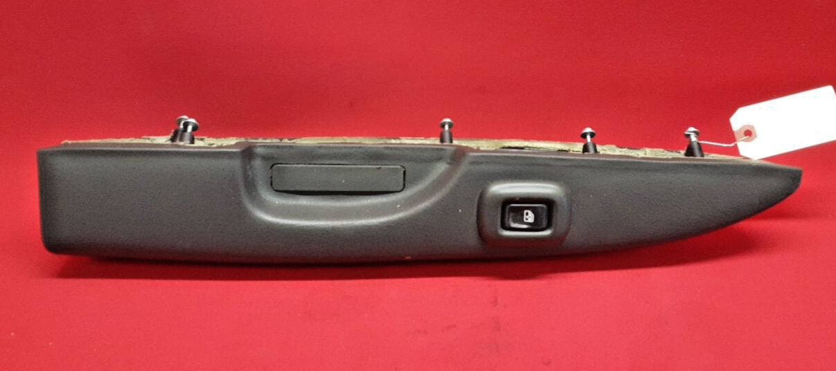 2002 2003 2004 Chevrolet Trailblazer Left Rear Door Arm Rest Assembly Gray