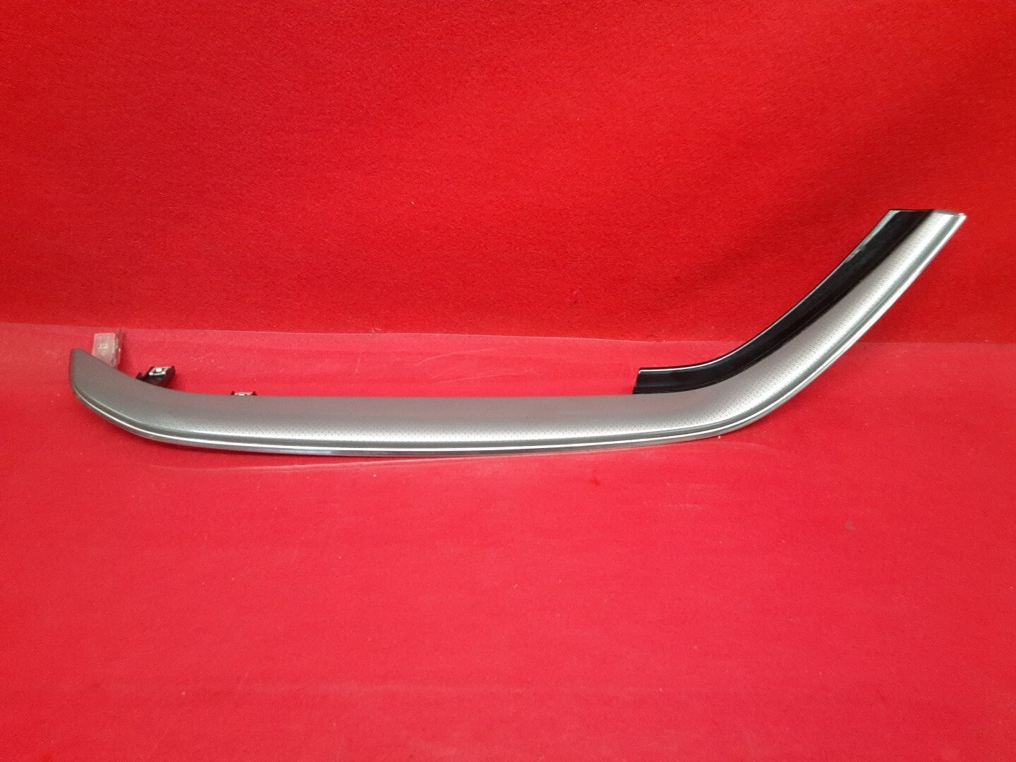 18-20 Buick Regal Sportback TourX Dash Radio Display Screen Trim Bezel Molding