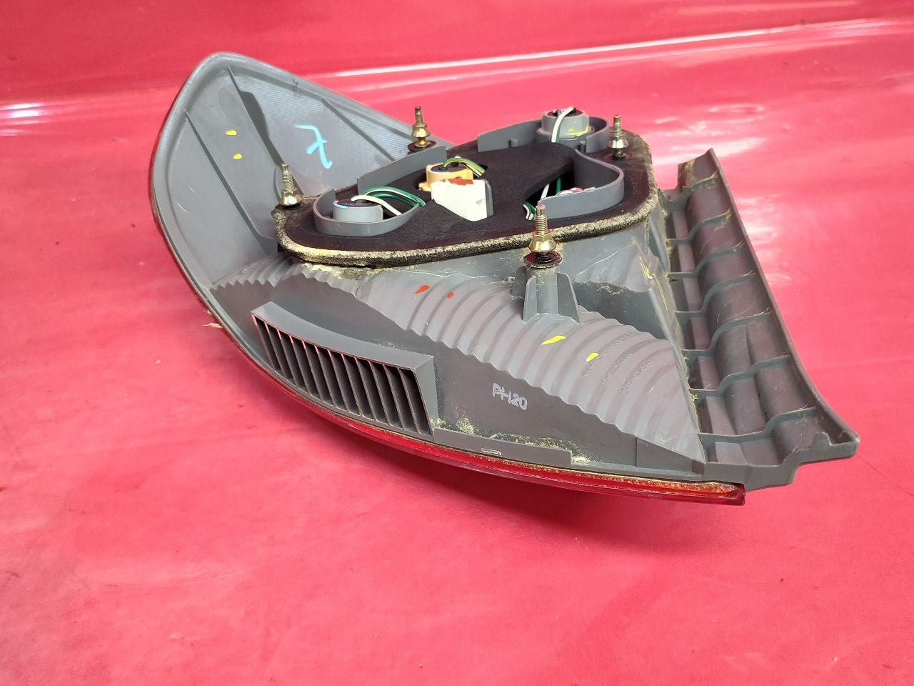 2001-2003 Toyota Prius Sedan RIGHT PASSENGER Tail Light Stop Lamp 81550-47030