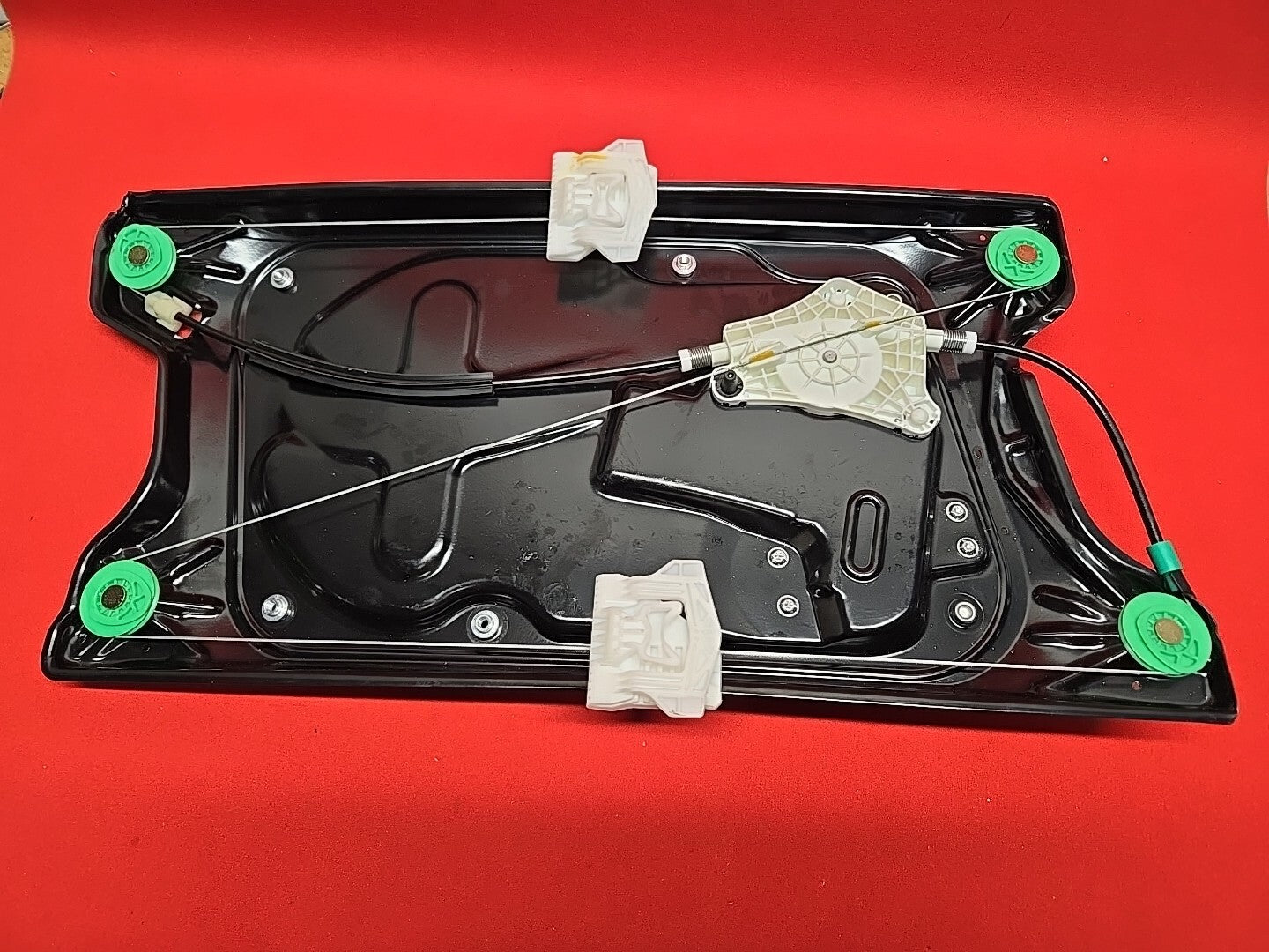 Genuine OEM 2005 - 2007 Land Rover LR3 Left Window Regulator w/ Motor CUR000140