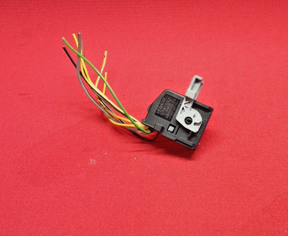 2003-2006 Range Rover HSE Headlight Lamp Switch Pigtail YUD000161PUY