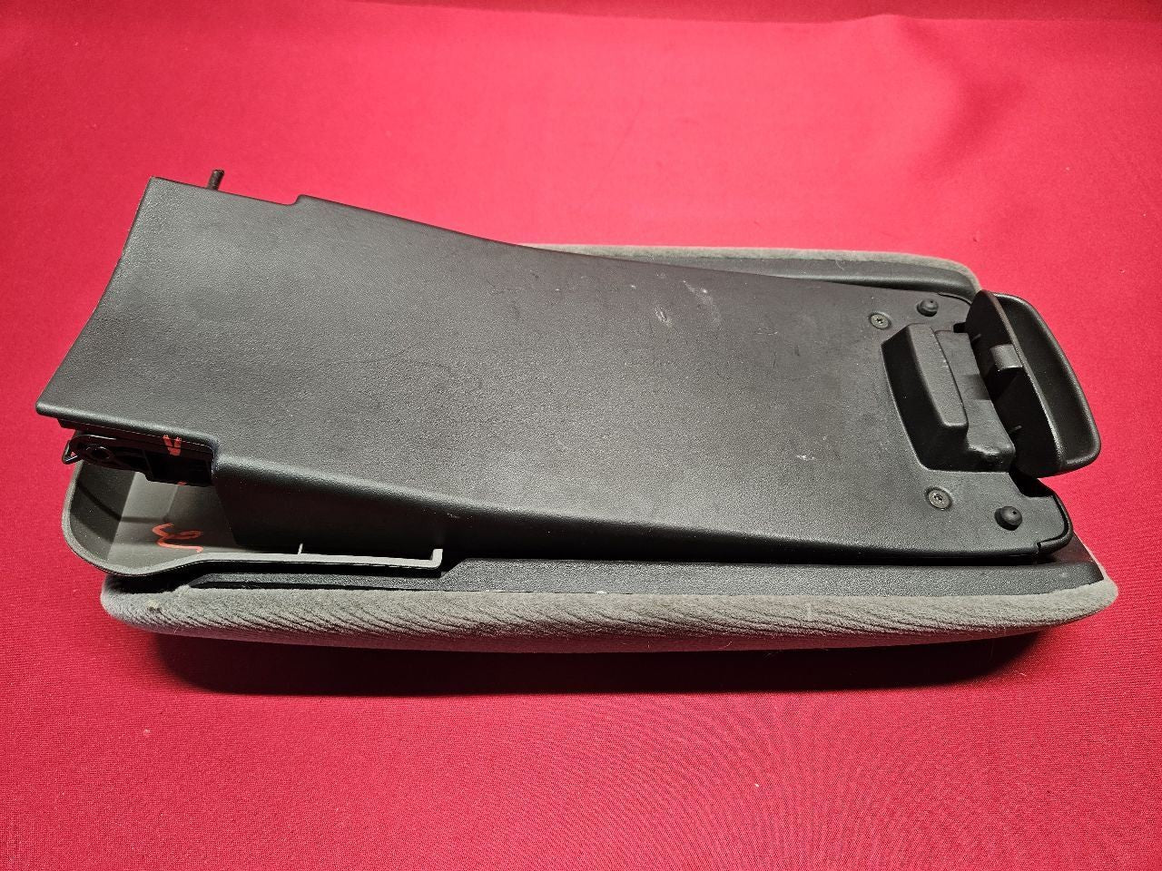 1995-1999 Oldsmobile Aurora Floor Center Console Arm Rest Lid Top Grey Cloth