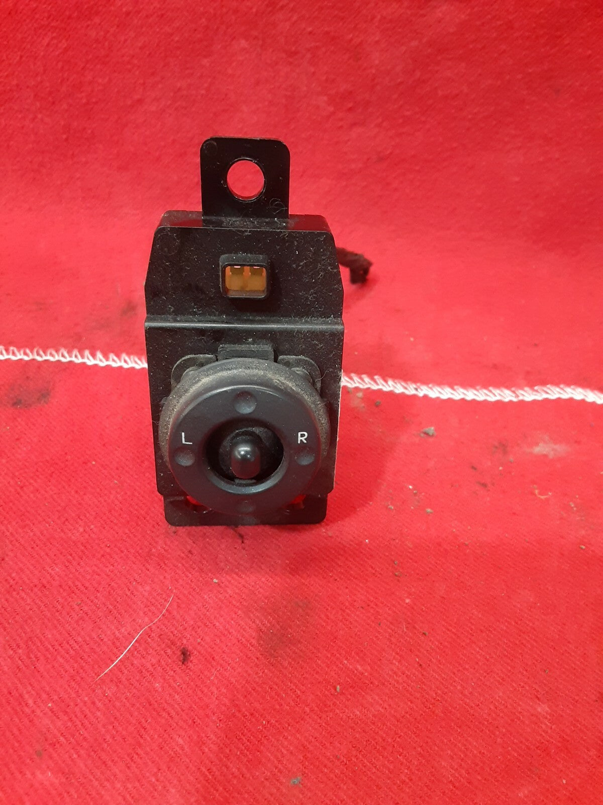2010 2011 2012 2013 Kia Forte / KOUP Side View Mirror Adjust Switch / Knob