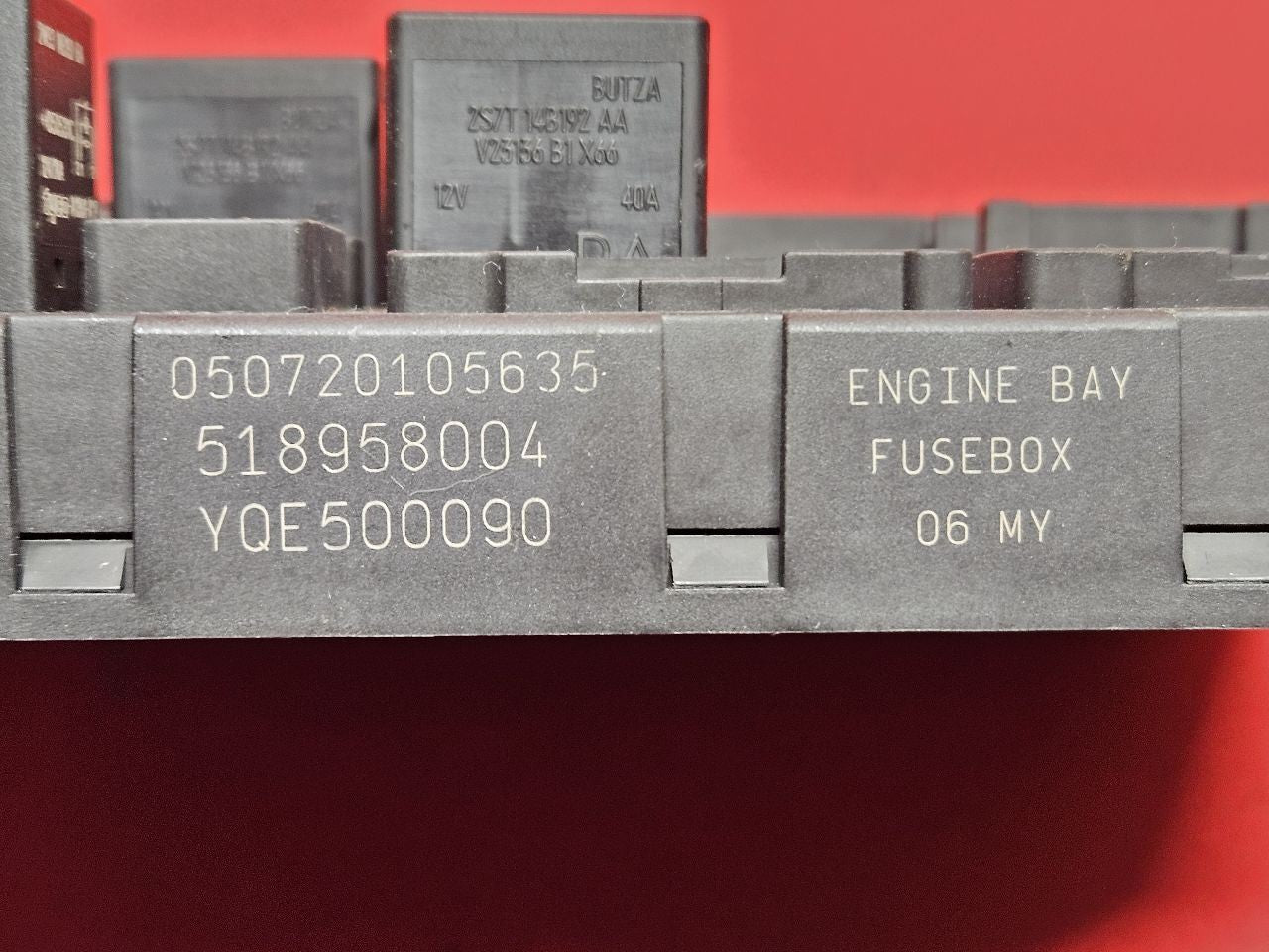 2006 Range Rover HSE / Supercharged 4.2L 4.4L V8 Engine Bay Fuse Box Block