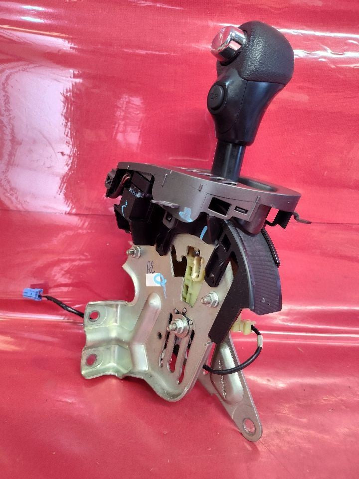 2005-2007 Honda Odyssey 3.5L Transmission Gear Shifter Lever Selector w/ Bezel