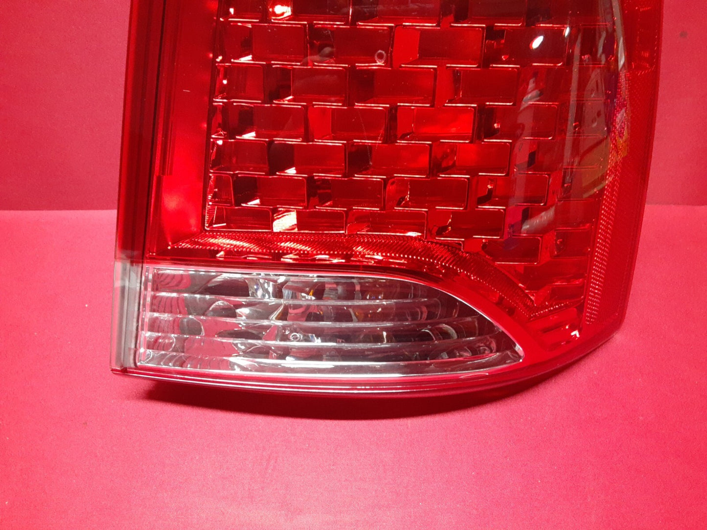 2011 - 2013 Kia Sorento RIGHT Tail Light Lamp on Body HALOGEN 92402-1U000