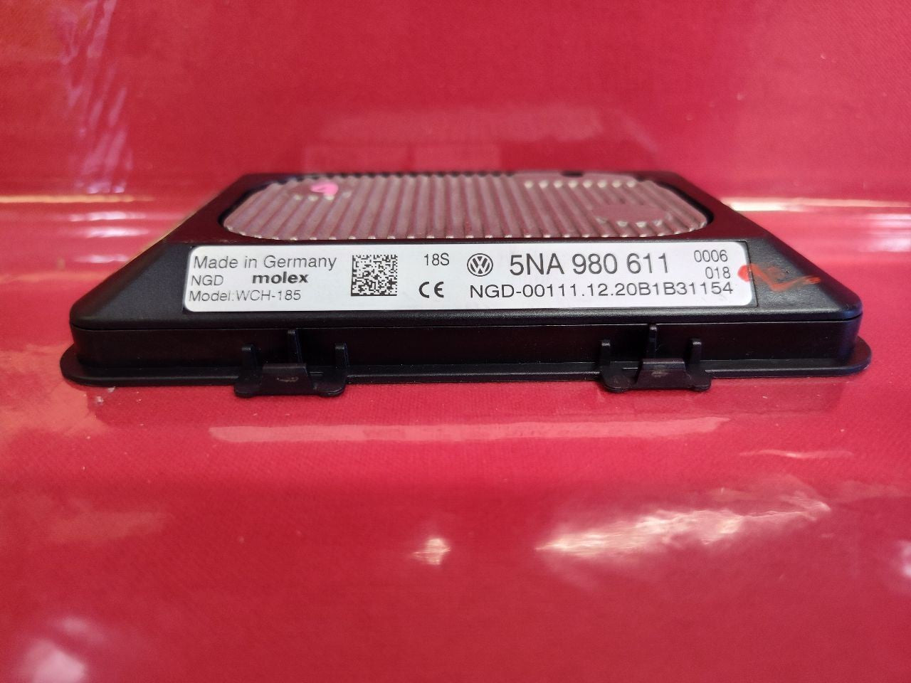 18-21 VW Volkswagen Tiguan 21-23 Atlas / ID.4 Wireless Charging Antenna Module