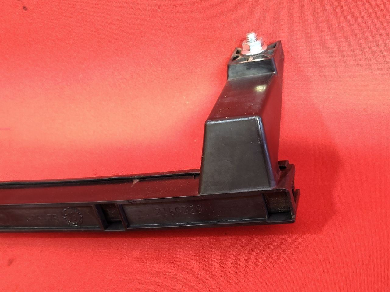2012-2019 Fiat 500 Front LEFT DRIVER Door Glass Window Channel Guide Bracket SET