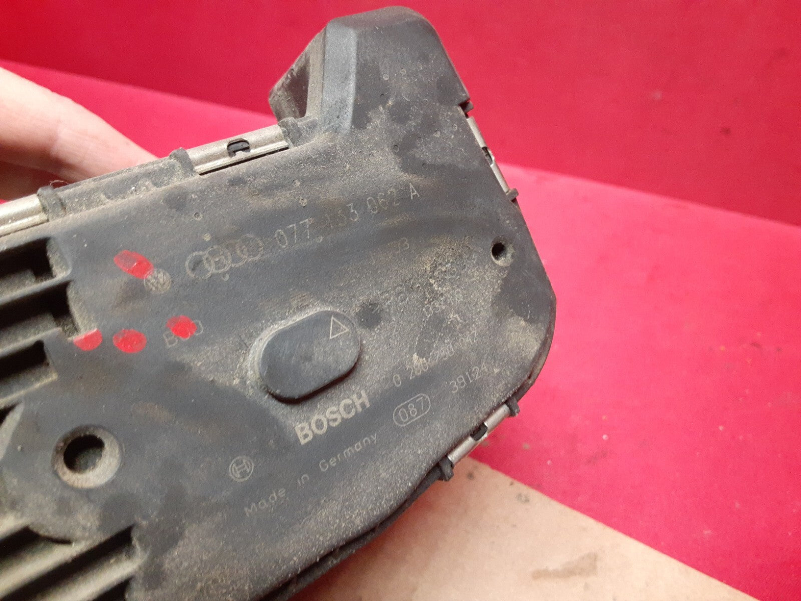 2001 - 2012 Audi 2004 - 2009 Volkswagen VW 4.2L V8 Throttle Body 	077-133-062-A