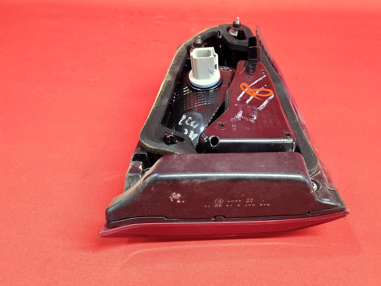 18-19 Chevy Equinox RIGHT PASSENGER INNER Liftgate Mounted Tail Light Lamp