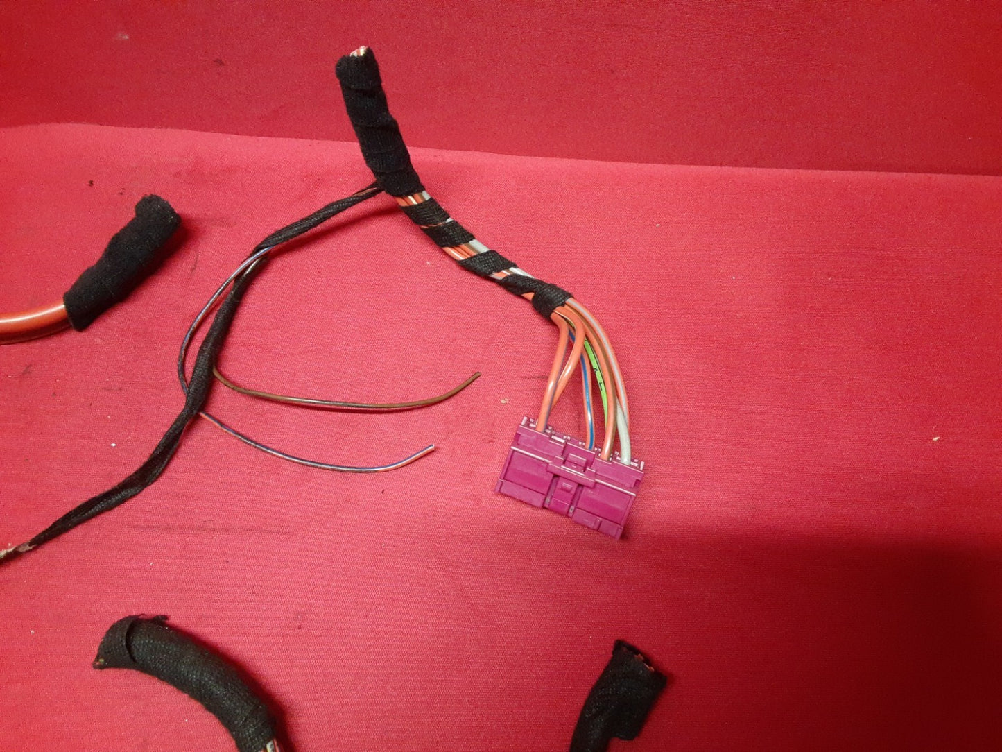 2003 - 2005 Range Rover HSE Passenger Under Dash Fuse Box YQE500050 - PIGTAILS