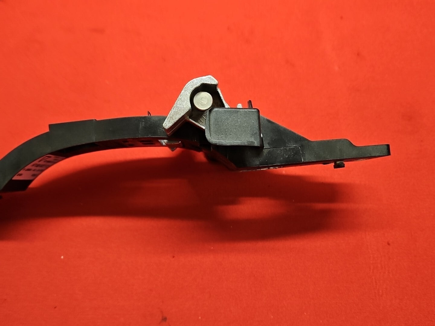 2005 - 2015 Land Rover Range Rover LEFT DRIVER REAR Door Handle Base Bracket