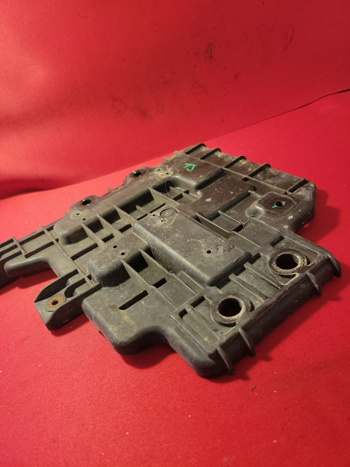 2010 2011 Kia Soul Battery Tray OEM 37150-2K450