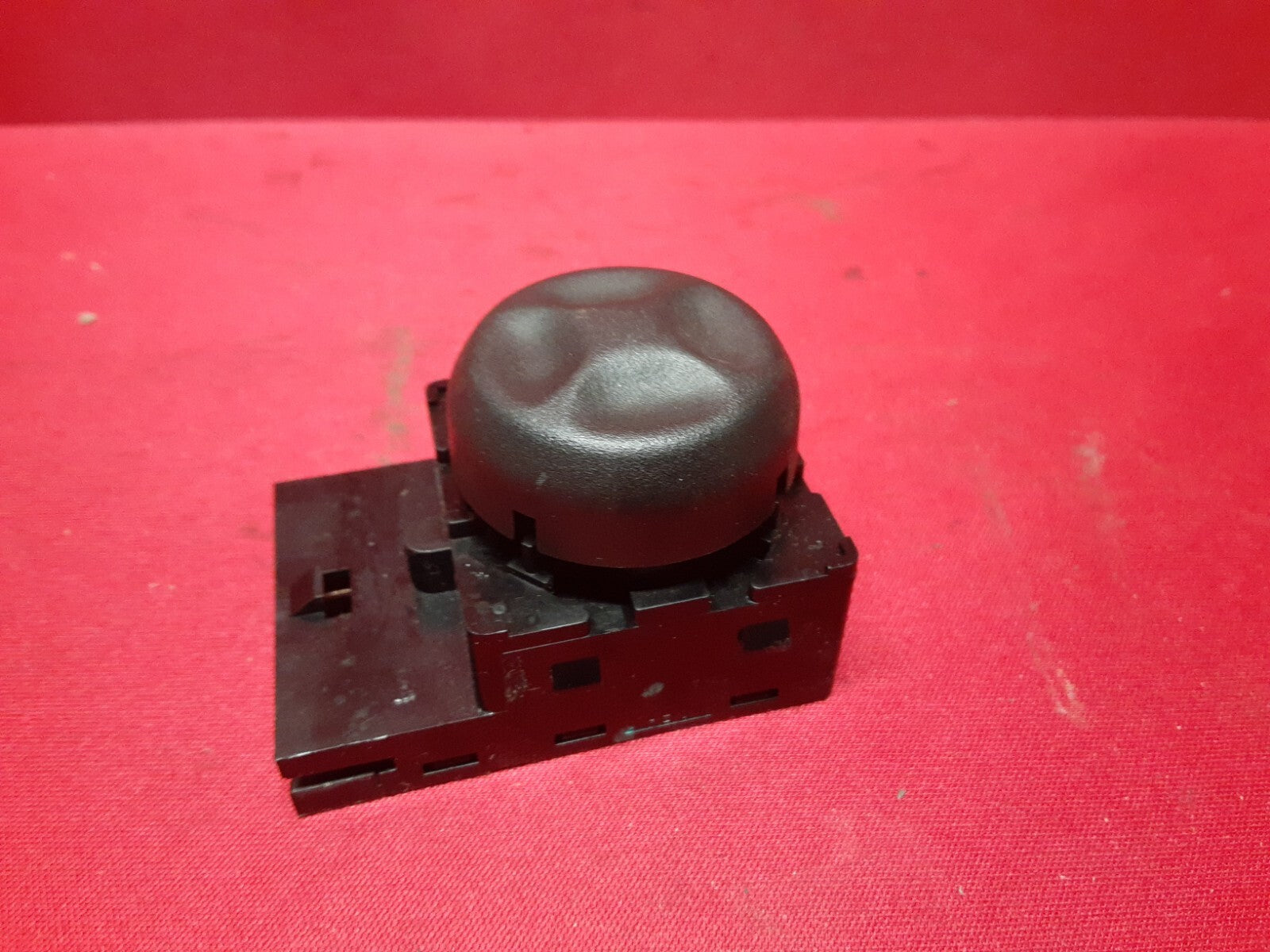 2005 - 2022 Chevy Cadillac GMC Buick Lumbar Seat Adjustment Switch 84477509
