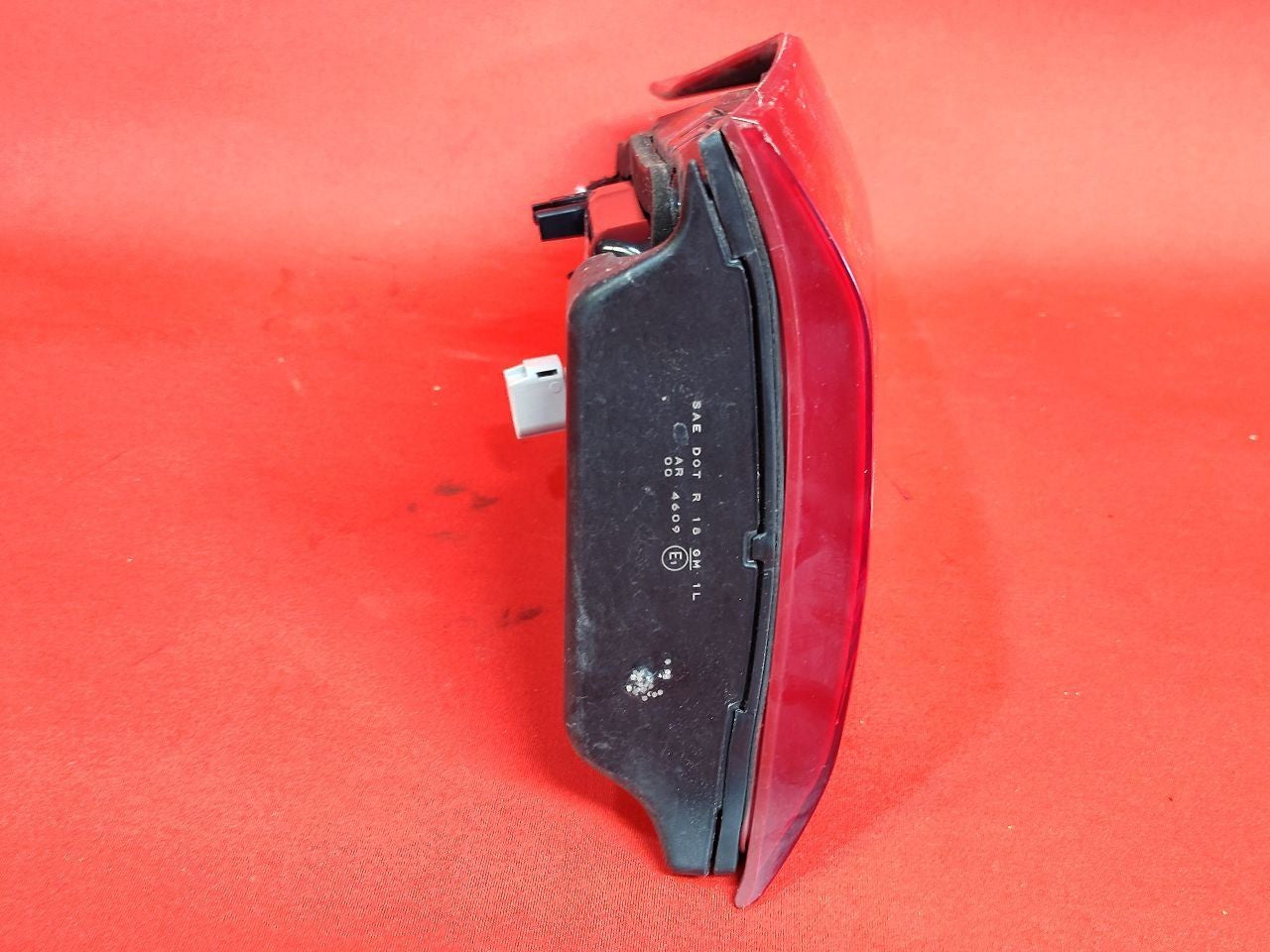 18-19 Chevy Equinox RIGHT PASSENGER INNER Liftgate Mounted Tail Light Lamp
